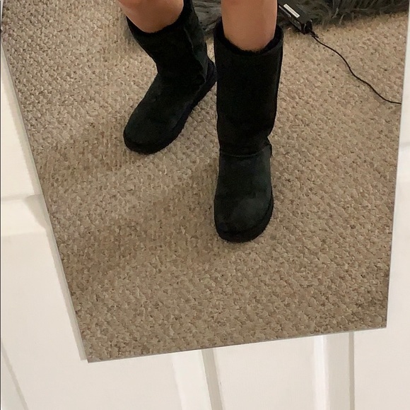 UGGS - Picture 8 of 8